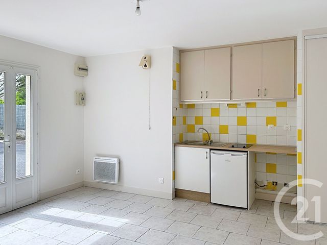 Appartement F2 à louer - 2 pièces - 31.95 m2 - ST MICHEL - 16 - POITOU-CHARENTES - Century 21 Aloha Immobilier