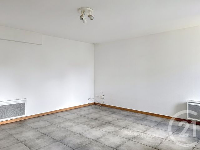 Appartement F3 à louer - 3 pièces - 53.51 m2 - ANGOULEME - 16 - POITOU-CHARENTES - Century 21 Aloha Immobilier