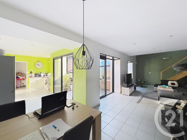 maison à louer - 4 pièces - 100.0 m2 - SOYAUX - 16 - POITOU-CHARENTES - Century 21 Aloha Immobilier
