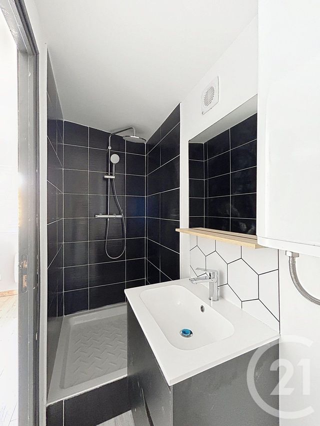 Appartement F1 bis à louer - 2 pièces - 22.42 m2 - ANGOULEME - 16 - POITOU-CHARENTES - Century 21 Aloha Immobilier