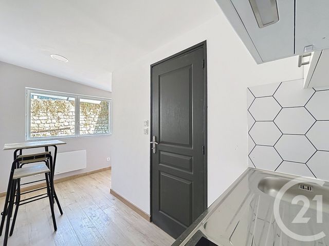 Appartement F1 bis à louer - 2 pièces - 22.42 m2 - ANGOULEME - 16 - POITOU-CHARENTES - Century 21 Aloha Immobilier