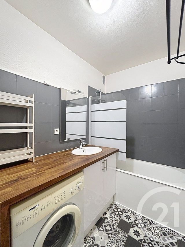 Appartement F2 à louer - 2 pièces - 74.35 m2 - ANGOULEME - 16 - POITOU-CHARENTES - Century 21 Aloha Immobilier