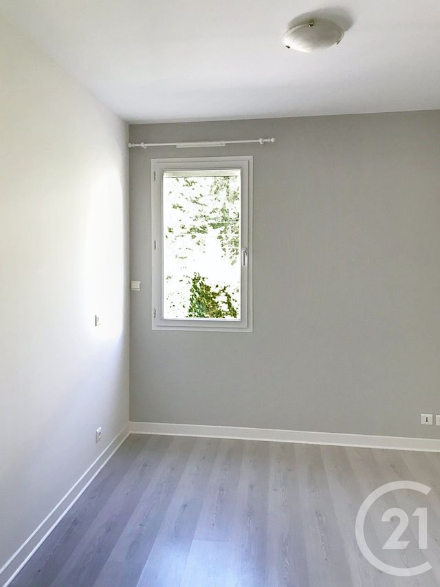 Appartement F2 à louer - 2 pièces - 41.0 m2 - ANGOULEME - 16 - POITOU-CHARENTES - Century 21 Aloha Immobilier