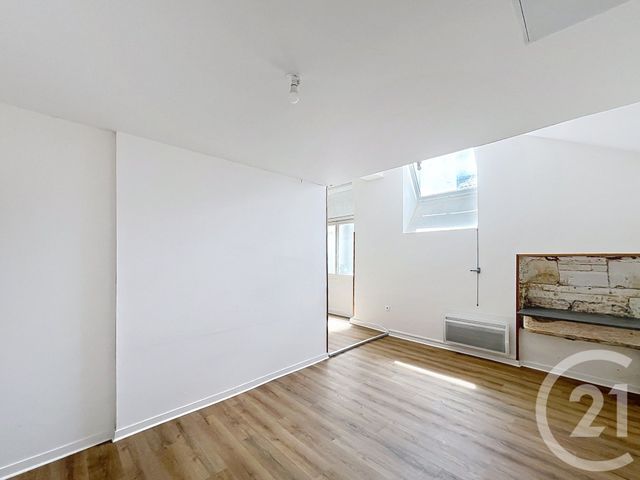 Appartement F1 bis à louer - 2 pièces - 45.9 m2 - ANGOULEME - 16 - POITOU-CHARENTES - Century 21 Aloha Immobilier