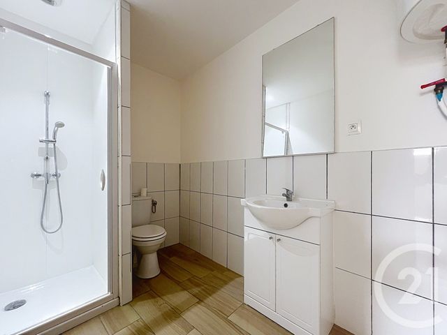Appartement F1 bis à louer - 2 pièces - 45.9 m2 - ANGOULEME - 16 - POITOU-CHARENTES - Century 21 Aloha Immobilier
