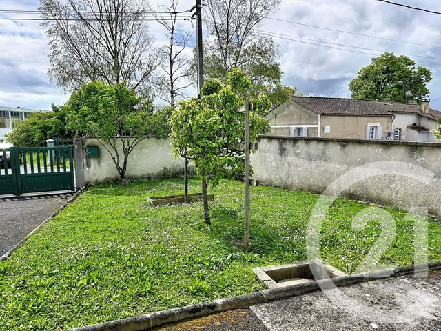 maison à louer - 4 pièces - 97.5 m2 - ST MICHEL - 16 - POITOU-CHARENTES - Century 21 Aloha Immobilier