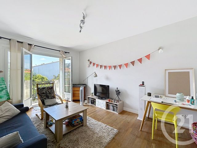 Appartement F3 à louer - 3 pièces - 60.2 m2 - ANGOULEME - 16 - POITOU-CHARENTES - Century 21 Aloha Immobilier
