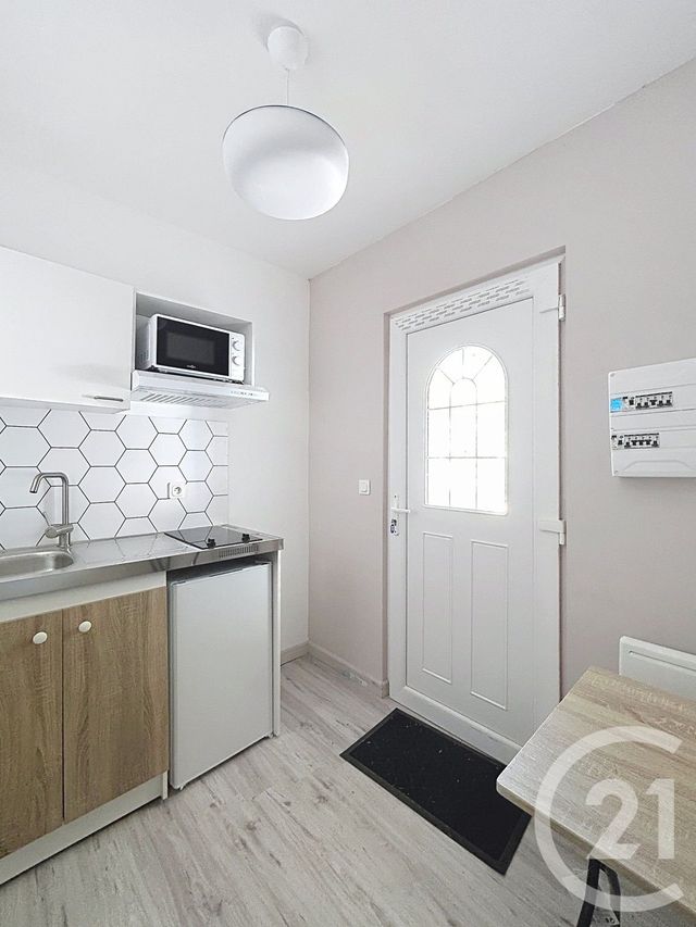 Appartement F1 à louer - 1 pièce - 22.43 m2 - ANGOULEME - 16 - POITOU-CHARENTES - Century 21 Aloha Immobilier