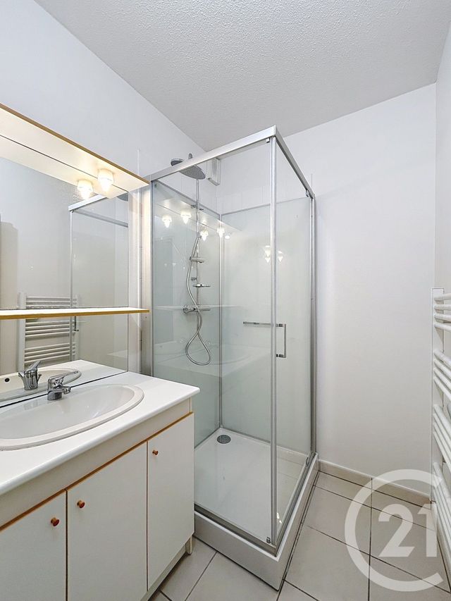 Appartement F2 à louer - 2 pièces - 42.0 m2 - ANGOULEME - 16 - POITOU-CHARENTES - Century 21 Aloha Immobilier