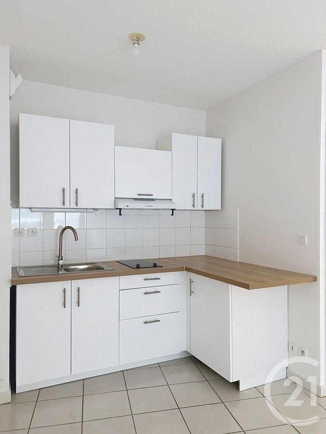 Appartement F2 à louer - 2 pièces - 42.0 m2 - ANGOULEME - 16 - POITOU-CHARENTES - Century 21 Aloha Immobilier