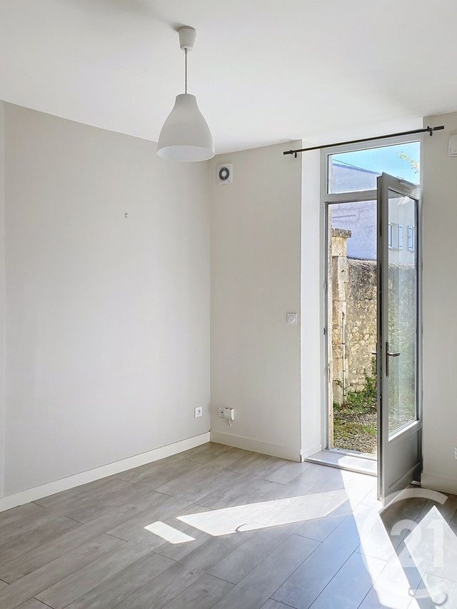 Appartement F2 à louer - 2 pièces - 27.0 m2 - ANGOULEME - 16 - POITOU-CHARENTES - Century 21 Aloha Immobilier