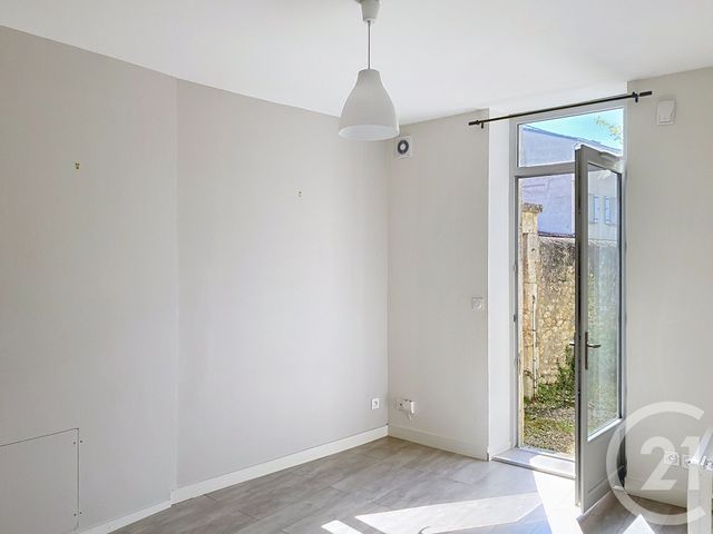 Appartement F2 à louer - 2 pièces - 27.0 m2 - ANGOULEME - 16 - POITOU-CHARENTES - Century 21 Aloha Immobilier