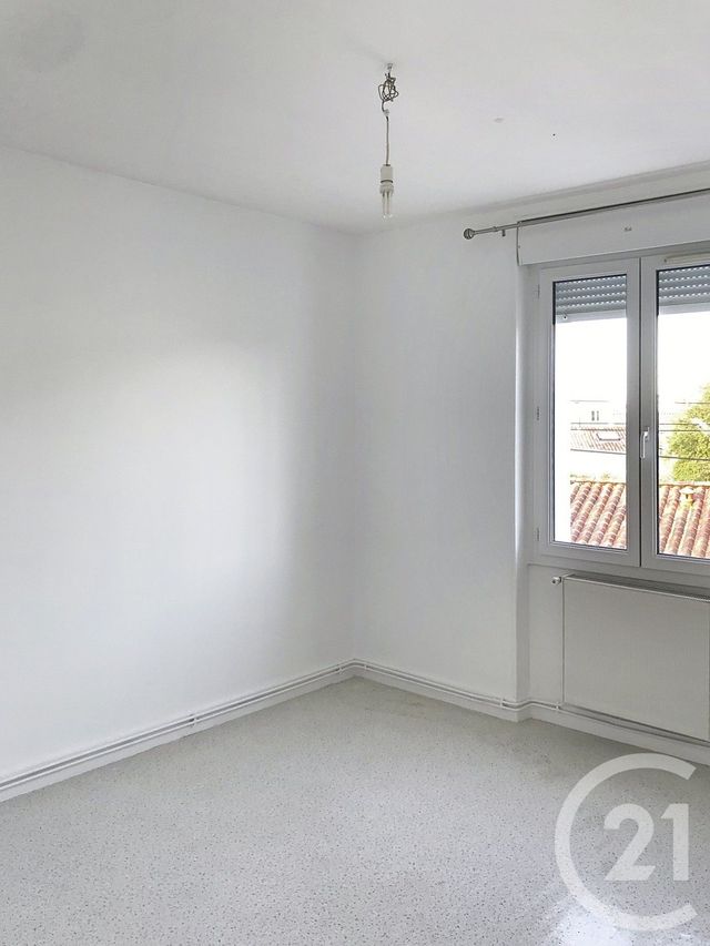 Appartement F3 à louer - 3 pièces - 63.0 m2 - ANGOULEME - 16 - POITOU-CHARENTES - Century 21 Aloha Immobilier