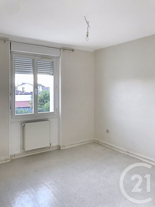 Appartement F3 à louer - 3 pièces - 63.0 m2 - ANGOULEME - 16 - POITOU-CHARENTES - Century 21 Aloha Immobilier