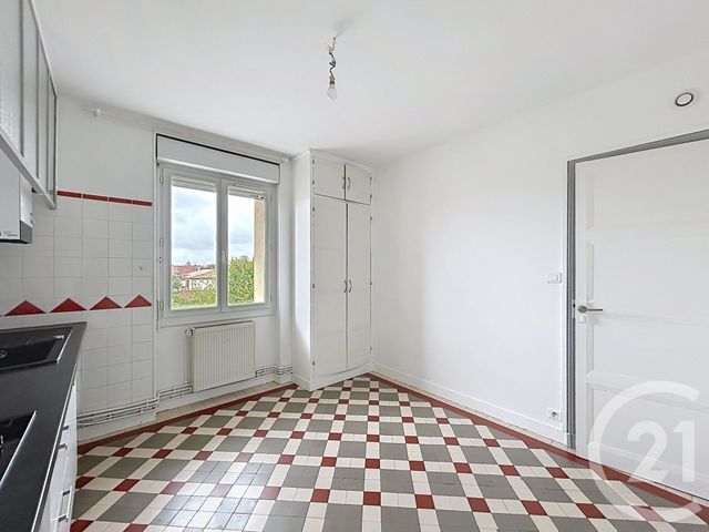 Appartement F3 à louer - 3 pièces - 63.0 m2 - ANGOULEME - 16 - POITOU-CHARENTES - Century 21 Aloha Immobilier