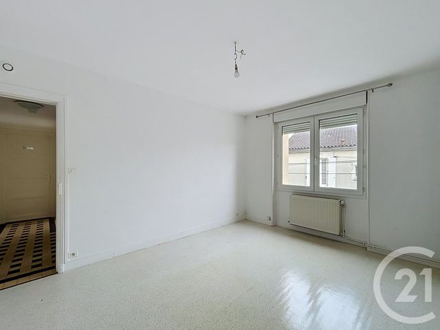 Appartement F3 à louer - 3 pièces - 63.0 m2 - ANGOULEME - 16 - POITOU-CHARENTES - Century 21 Aloha Immobilier