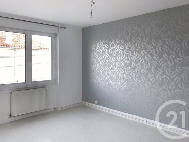 Appartement F3 à louer - 3 pièces - 63.0 m2 - ANGOULEME - 16 - POITOU-CHARENTES - Century 21 Aloha Immobilier