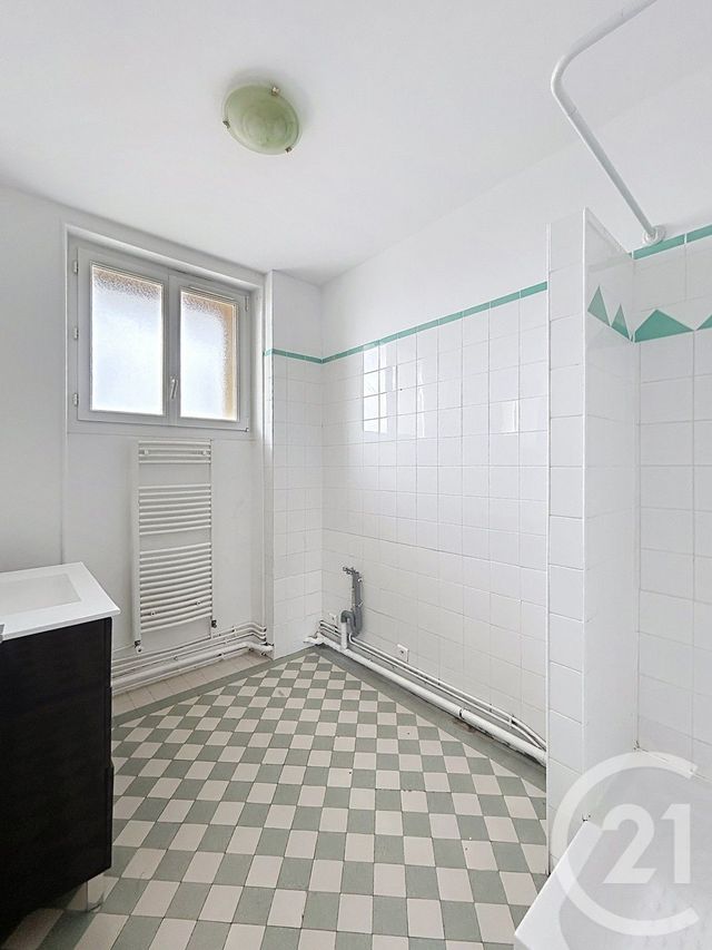 Appartement F3 à louer - 3 pièces - 63.0 m2 - ANGOULEME - 16 - POITOU-CHARENTES - Century 21 Aloha Immobilier