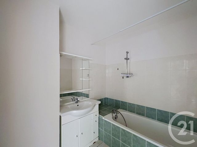 Appartement F3 à louer - 3 pièces - 57.32 m2 - ANGOULEME - 16 - POITOU-CHARENTES - Century 21 Aloha Immobilier