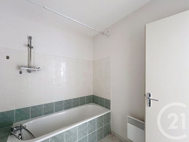 Appartement F3 à louer - 3 pièces - 57.32 m2 - ANGOULEME - 16 - POITOU-CHARENTES - Century 21 Aloha Immobilier