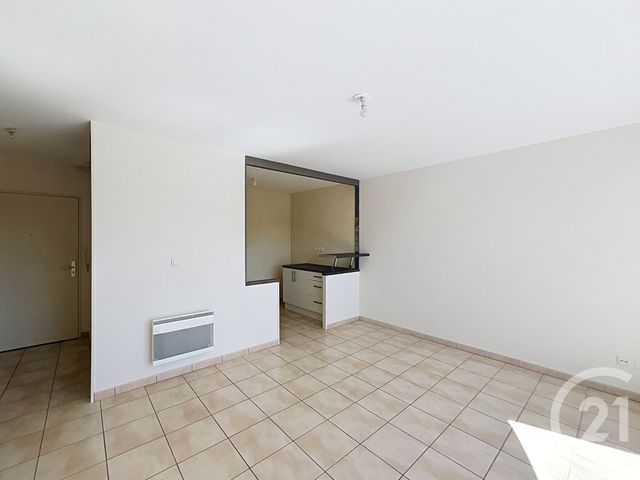Appartement F3 à louer - 3 pièces - 57.32 m2 - ANGOULEME - 16 - POITOU-CHARENTES - Century 21 Aloha Immobilier