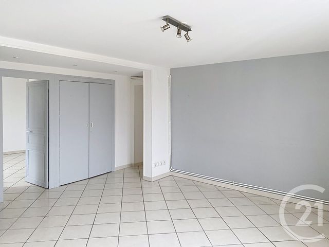 Appartement F3 à louer - 3 pièces - 76.44 m2 - ANGOULEME - 16 - POITOU-CHARENTES - Century 21 Aloha Immobilier
