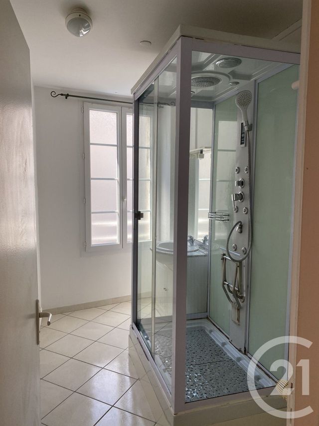 Appartement F3 à louer - 3 pièces - 76.44 m2 - ANGOULEME - 16 - POITOU-CHARENTES - Century 21 Aloha Immobilier