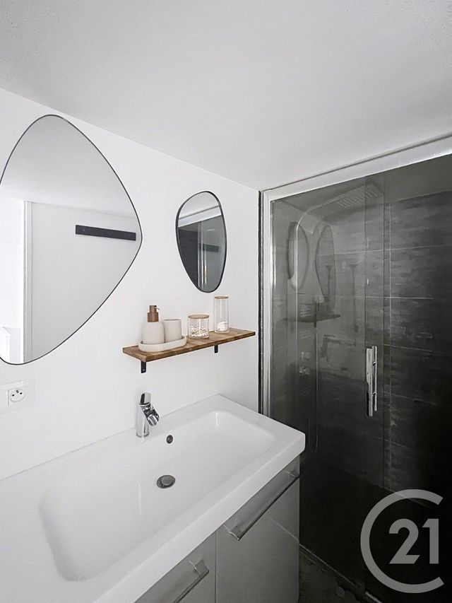 Appartement F1 à louer - 1 pièce - 31.8 m2 - ANGOULEME - 16 - POITOU-CHARENTES - Century 21 Aloha Immobilier
