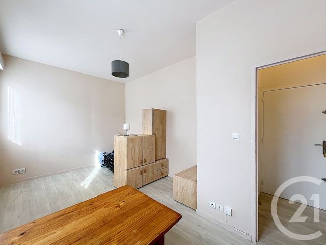 Appartement F1 à louer - 1 pièce - 24.24 m2 - ANGOULEME - 16 - POITOU-CHARENTES - Century 21 Aloha Immobilier
