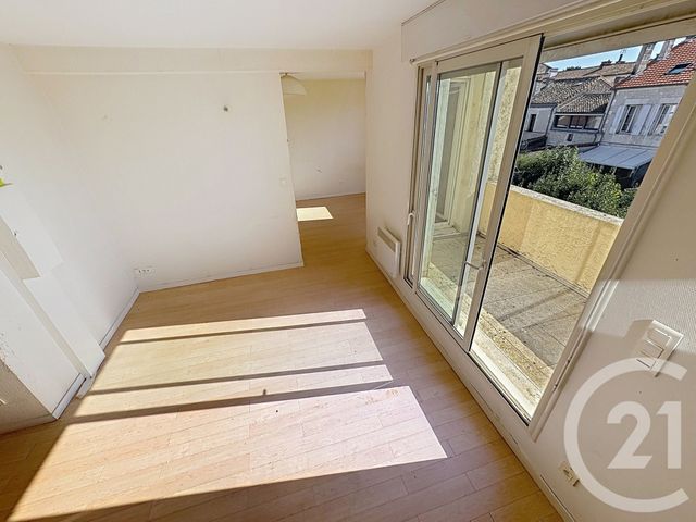 Appartement F3 à vendre - 4 pièces - 62.95 m2 - ANGOULEME - 16 - POITOU-CHARENTES - Century 21 Aloha Immobilier