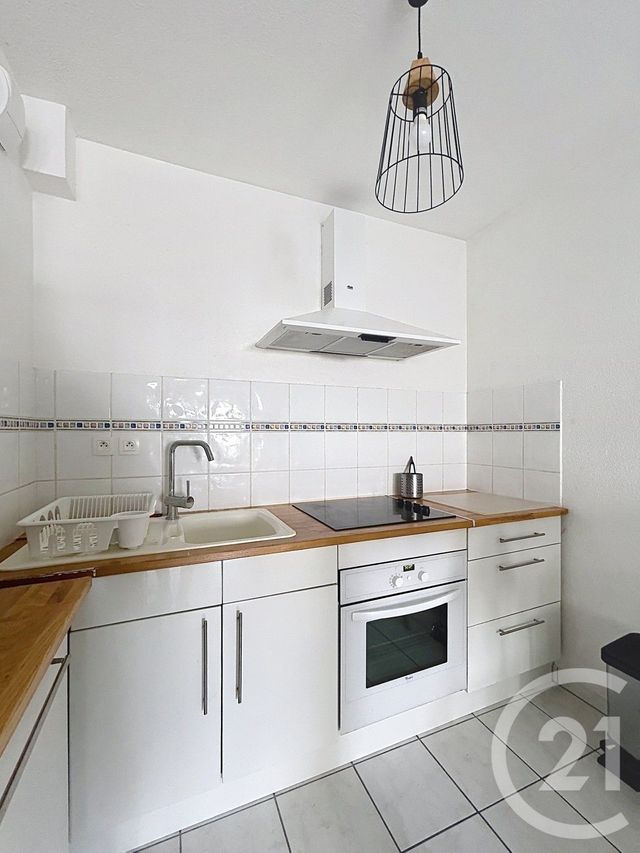 Appartement F2 à louer - 2 pièces - 47.76 m2 - ANGOULEME - 16 - POITOU-CHARENTES - Century 21 Aloha Immobilier
