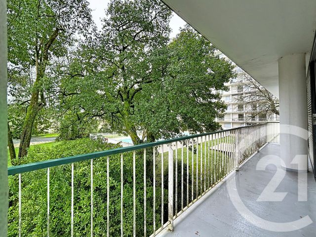 Appartement F1 à louer - 1 pièce - 39.69 m2 - ANGOULEME - 16 - POITOU-CHARENTES - Century 21 Aloha Immobilier